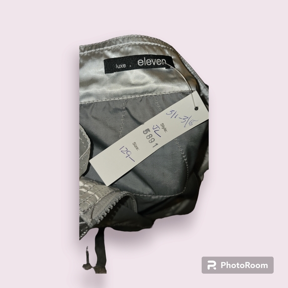 Rain coat - Picture 9 of 10